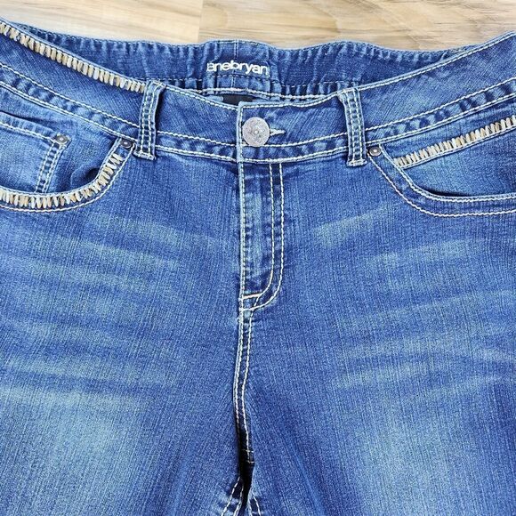 💇‍♀️Lane Bryant Blue Denim Tan Embroider Capri Jeans Size 18 - Picture 4 of 10